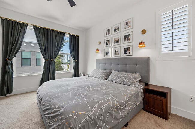 Building Photo - 320 15th St N