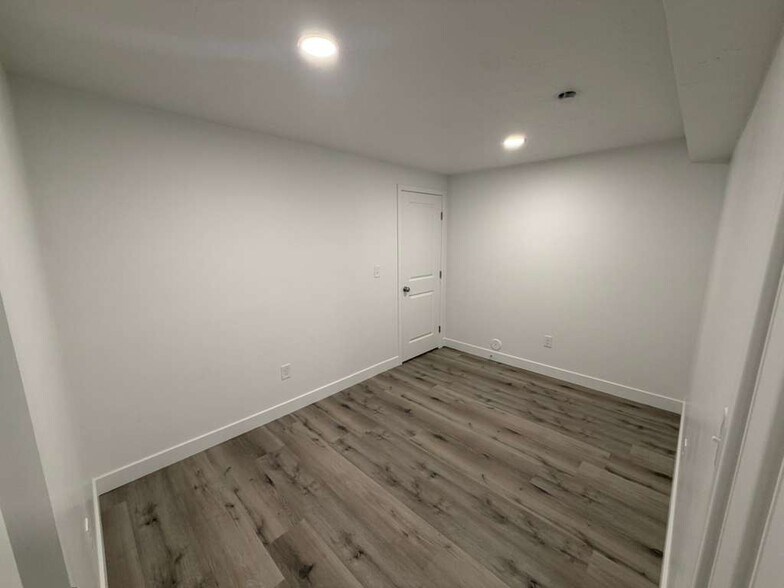 Building Photo - 63 E Ferndell St