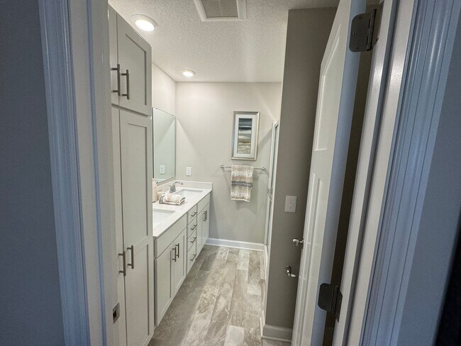 Building Photo - 3BD/ 3BA w/ Loft Townhome in Rosemount Available!