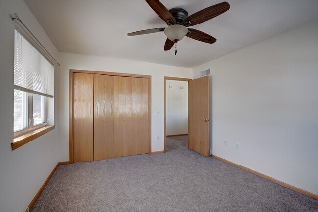 Building Photo - 6101-6103