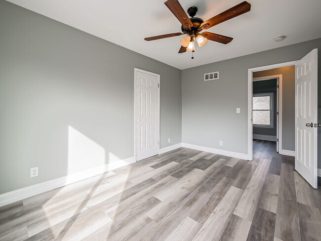 Building Photo - 11-13 MOHAWK RD