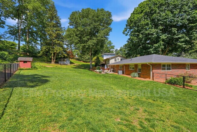 Building Photo - 1338 Northwood Cir NE