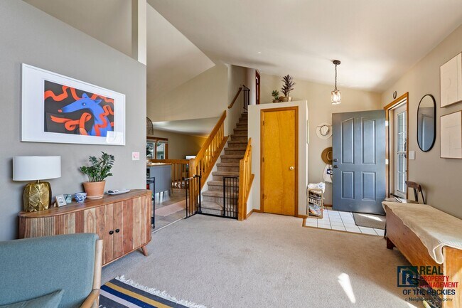 Building Photo - Beautiful Updated 5 Bed 3.5 Bath House in ...