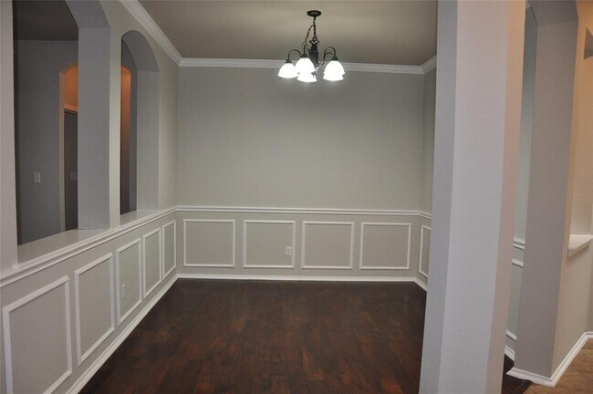 Building Photo - 507 Las Colinas Dr