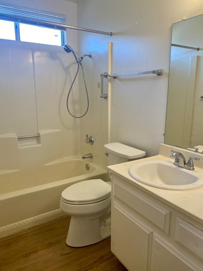 Building Photo - 2 Bedroom 1 Bathroom Duplex Newly Remodeled in 55+ COMMUNITY