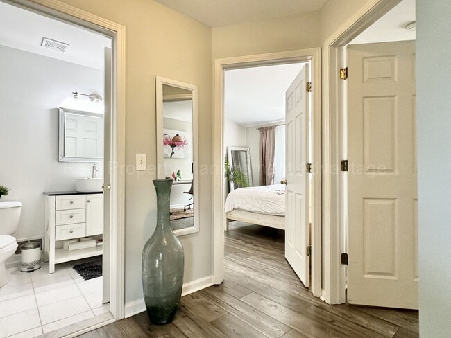 Building Photo - Beautifully Updated 2-Bedroom Townhouse w/...
