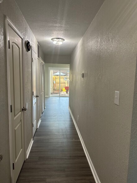 Building Photo - 296 Circuit Ln