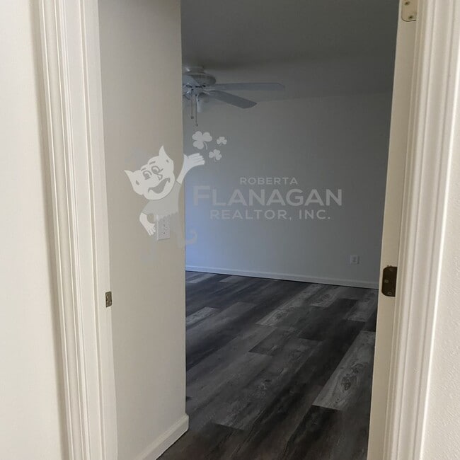 Building Photo - 3 Bedroom/2.5 bathroom home