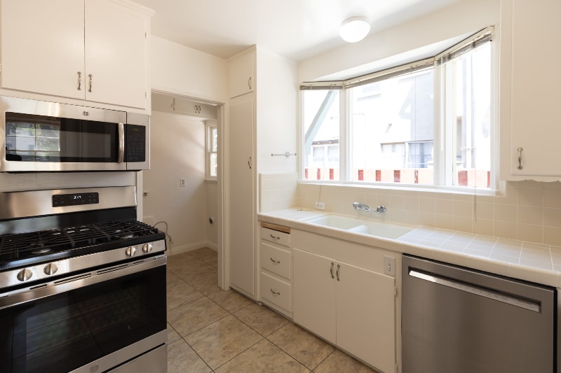 Building Photo - 757 E Doran St
