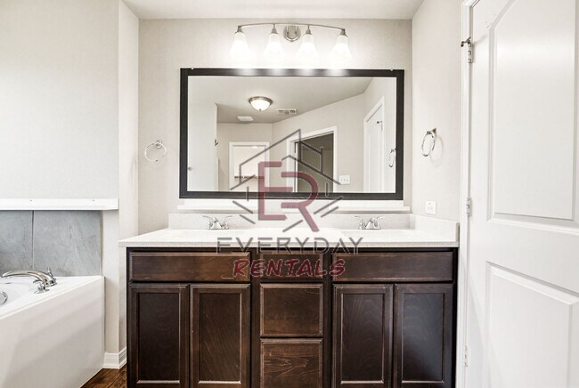 Building Photo - 3 bedroom 2 Bath home in Yowell Ranch