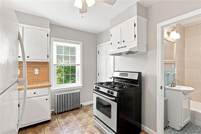 Building Photo - 51 Pettaconsett Ave