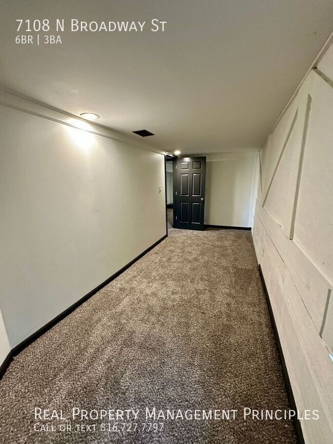 Building Photo - 7108 N Broadway