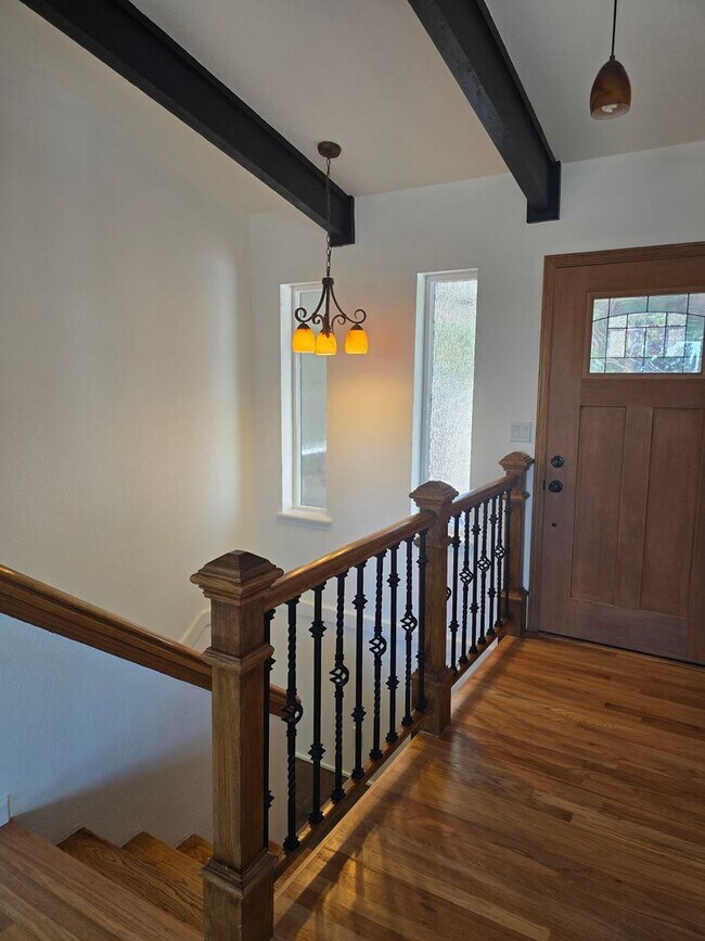 Building Photo - Spacious 5 Bedroom Home With Valley Views In SW Reno!