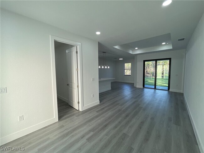 Building Photo - 829 Gillian Ave