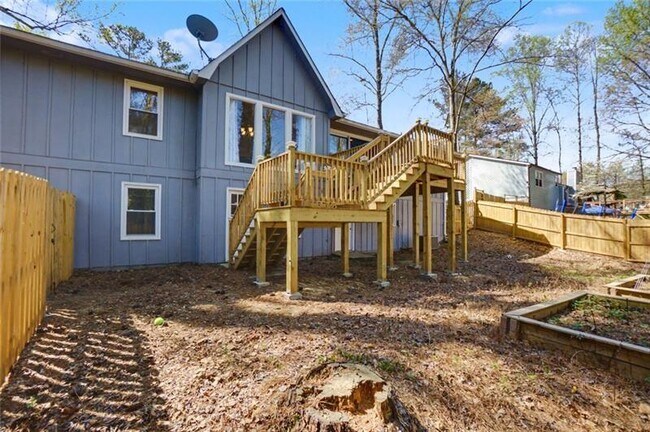 Building Photo - 2470 Trent Dr NE