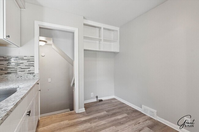 Building Photo - $1300 3 bedroom bungalow