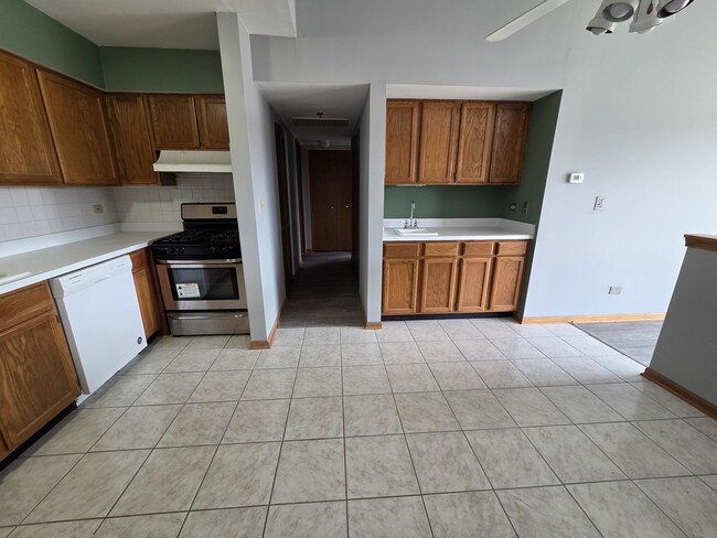 Building Photo - 1028 Ashley Ct N