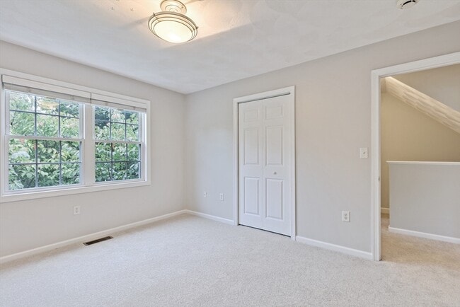 Building Photo - 555 Main St