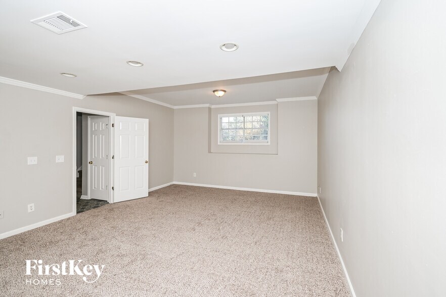 Building Photo - 6400 Holborne Ln