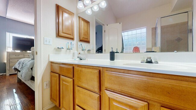 Building Photo - 10803 Elise St