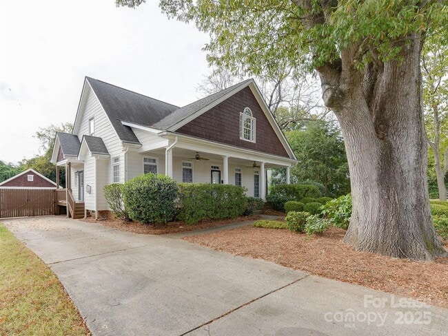 Building Photo - 620 Marsh Rd