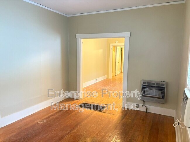 Building Photo - 2187 Court Ave