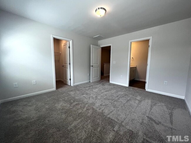 Building Photo - Beautiful 3 Bedroom 2.5 bath