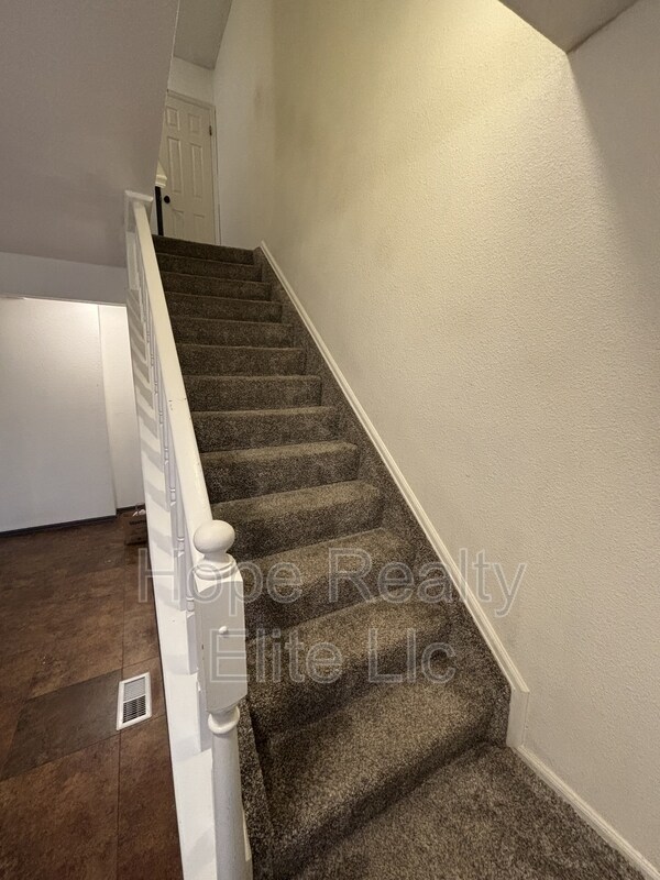 Building Photo - 2079 Sussex Ln