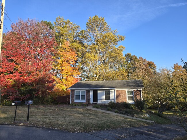 Cute home on a Cul de Sac with plentuy of yard and privacy - 15 Kirby Pl