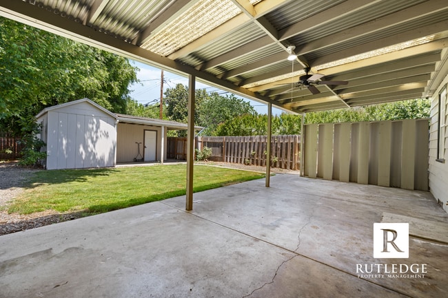 Building Photo - Central Medford Cutie