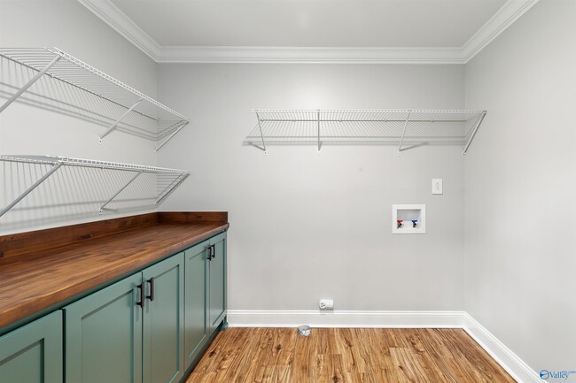 Building Photo - 2211 Cecille Dr SW