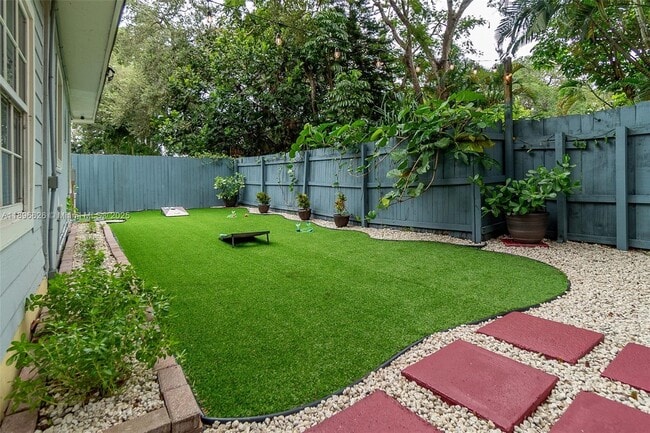 Building Photo - 312 SW 12th Ave