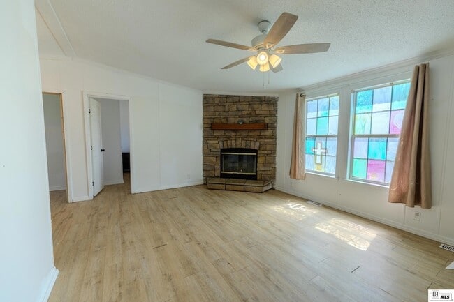 Building Photo - 205 Par Rd 2226