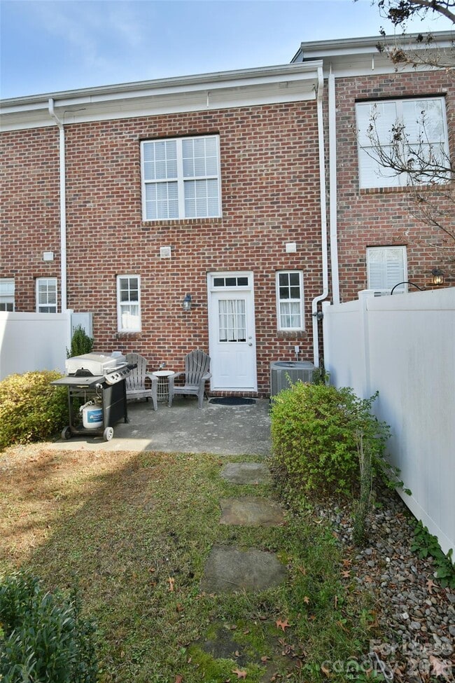 Building Photo - 8643 Beaver Creek Dr