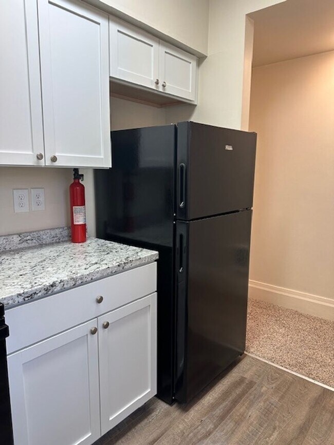 Building Photo - 570 Race St