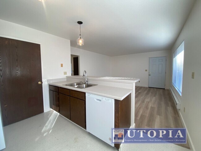 Building Photo - 136 Market St