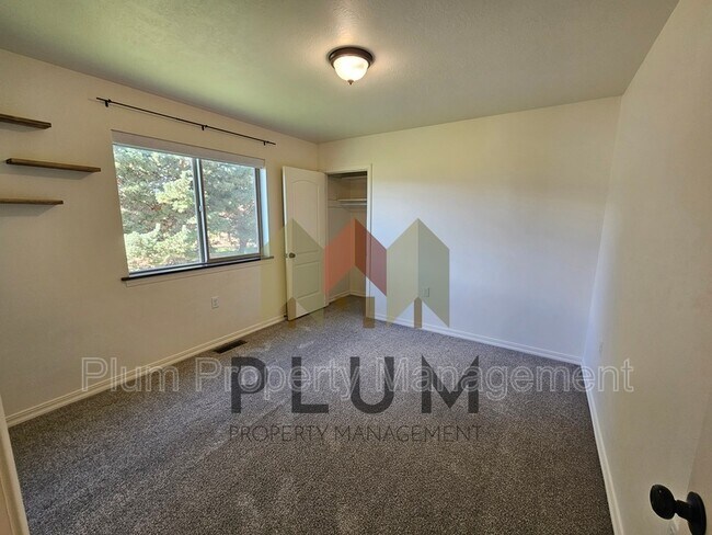 Building Photo - 522 Diane Ln