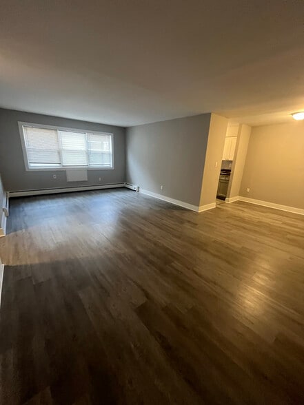 Building Photo - 431 Park Ave