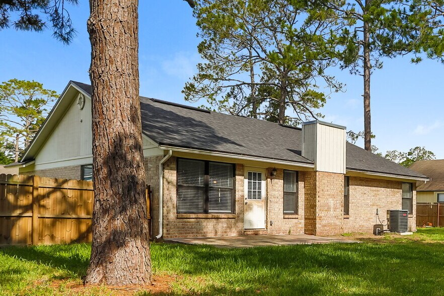 Building Photo - 7843 Collins Ridge Blvd E