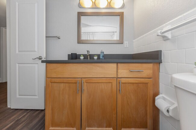 Building Photo - 4301 W Cleveland St