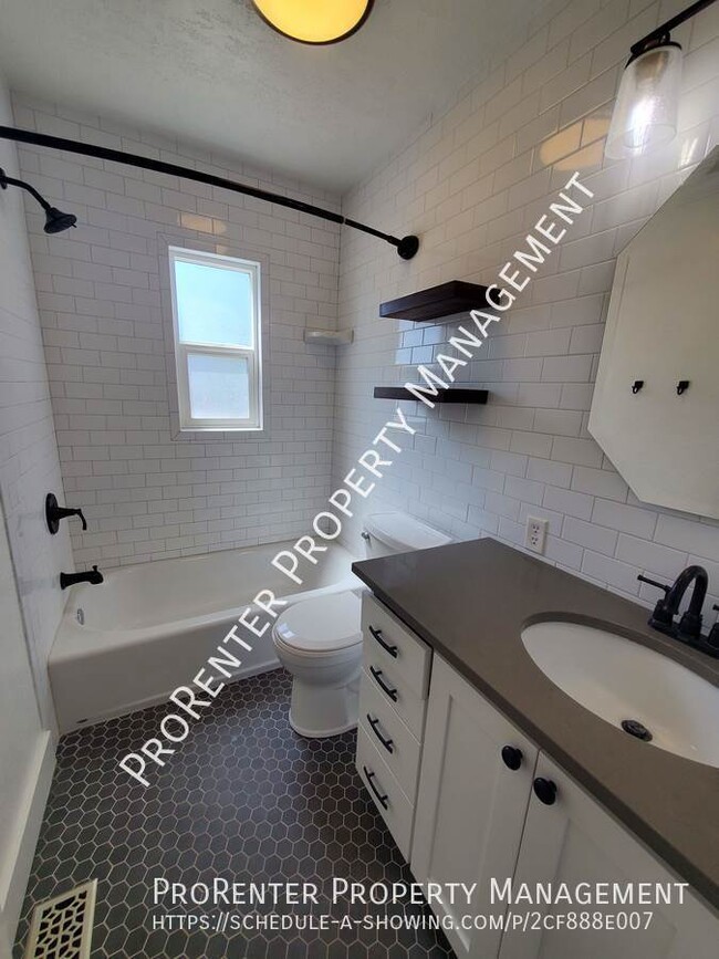 Building Photo - 145 W 200 N