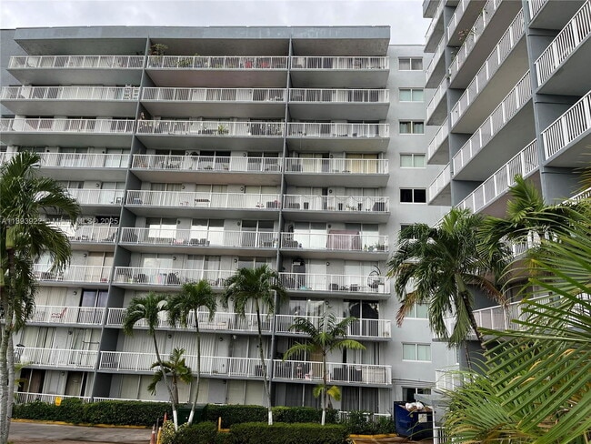 Building Photo - 1800 NW 24th Ave