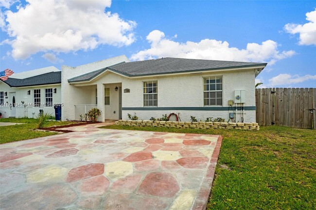 Primary Photo - 11605 SW 147th Ave
