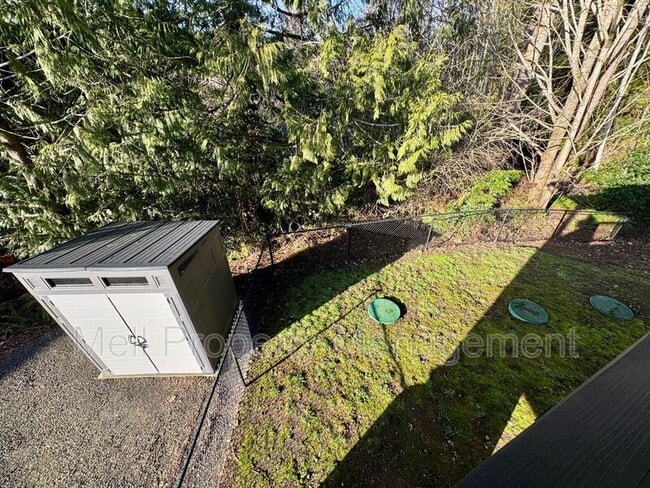 Building Photo - 490 SE Alpine Ave