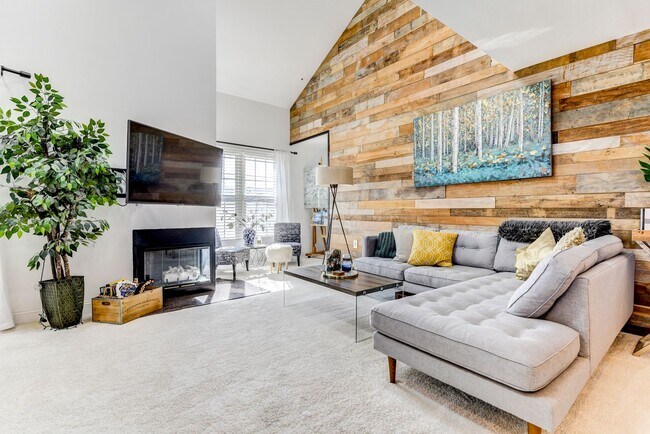 Building Photo - Rare Top-Floor, 2-Level Luxury End-Unit Condo with Loft in Alexandria!