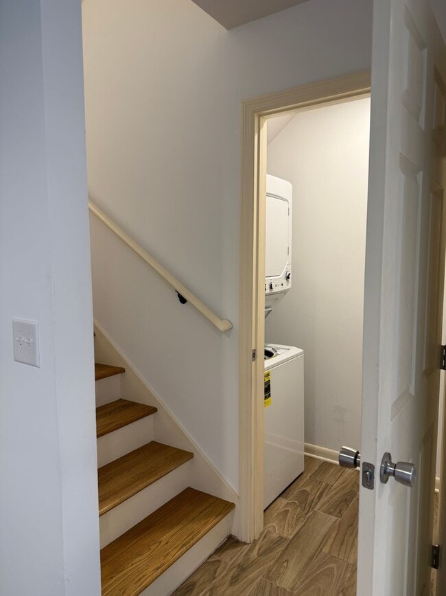 Building Photo - Spacious Rental Minutes from Downtown Nash...