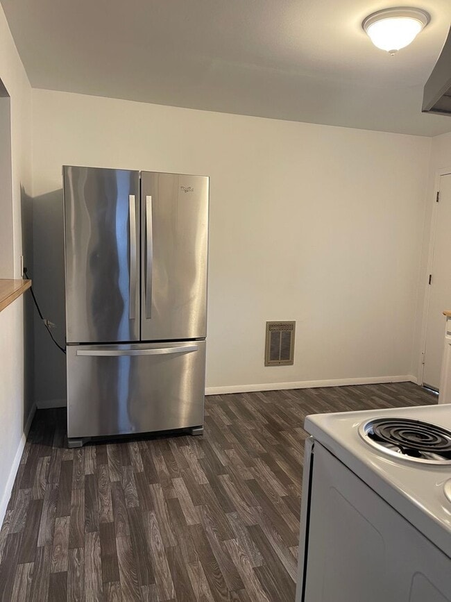 Building Photo - Nice and Bright Rambler near Downtown Kirkland