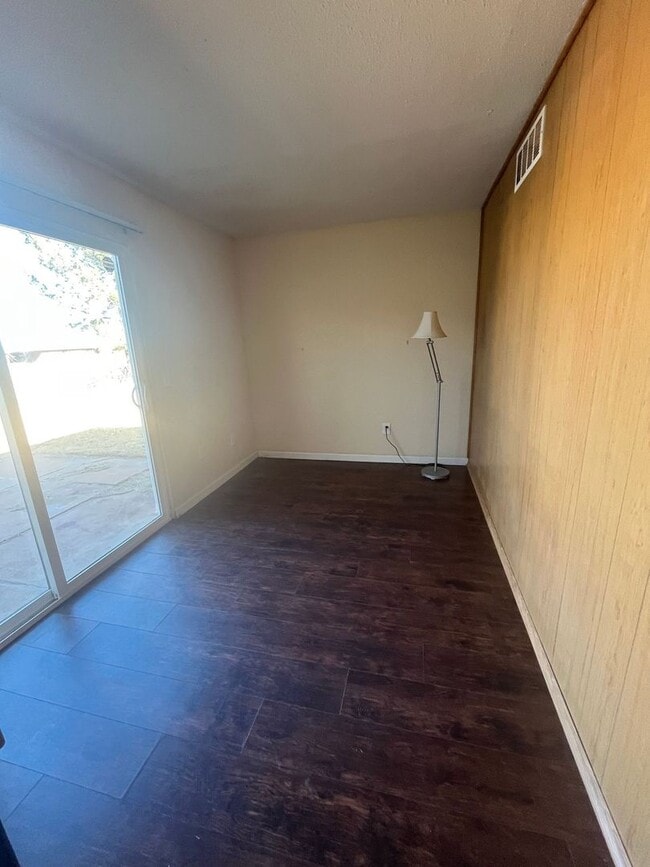 Building Photo - Updated 3 bedroom single-family home