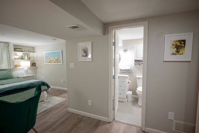 Building Photo - 413 SE Lana Ct