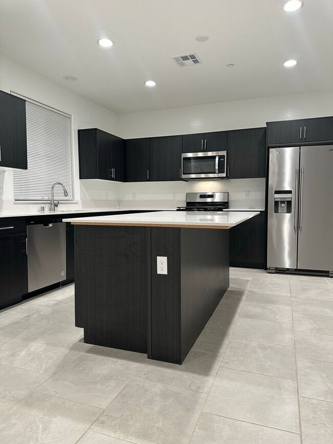 Building Photo - Welcome To This Charming Two-Story Home Ne...